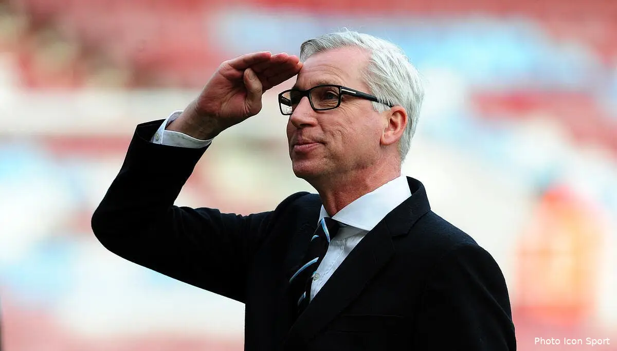 Pardew s'excuse pour son coup de tête à un joueur !