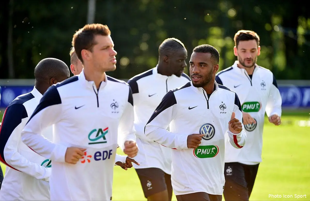 pas besoin de quitter l ol pour s imposer en bleu pense lacazette lacazette 1091339