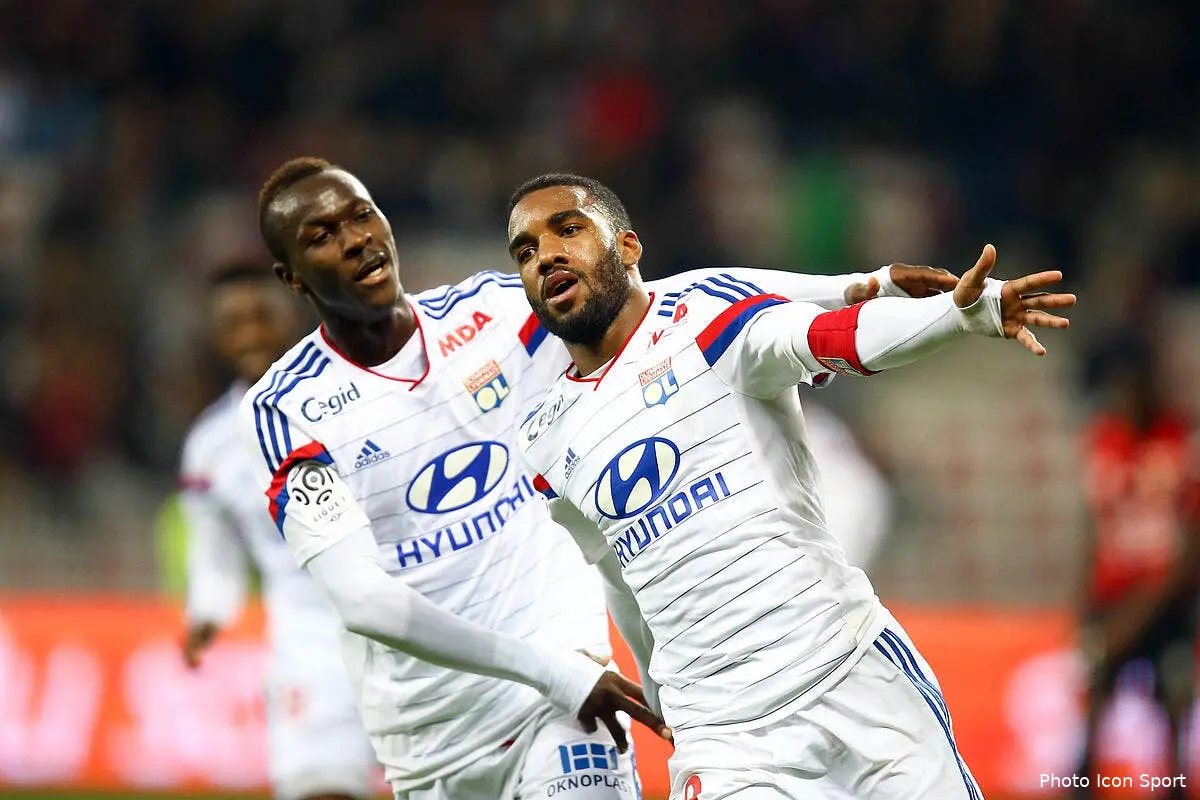 Pascal Praud affirme que le PSG veut Lacazette !