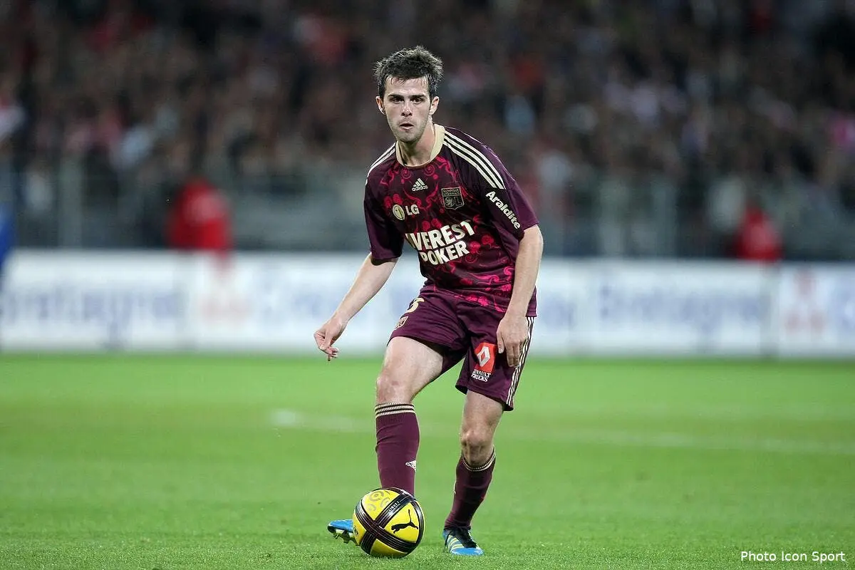 Pjanic se donne une semaine pour répondre à la Lazio