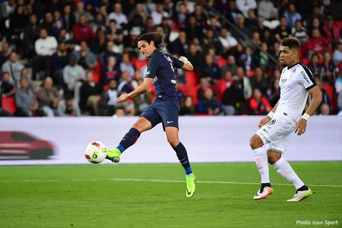 PSG : Un ancien de l'OM voit du Brandao en Cavani