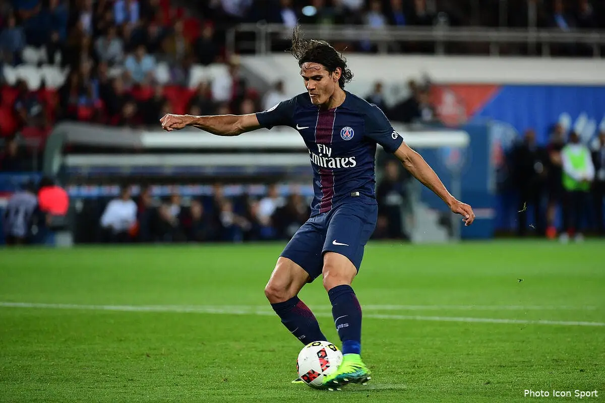 PSG : Cavani ne marque pas, mais envoie un joli tacle à Higuain