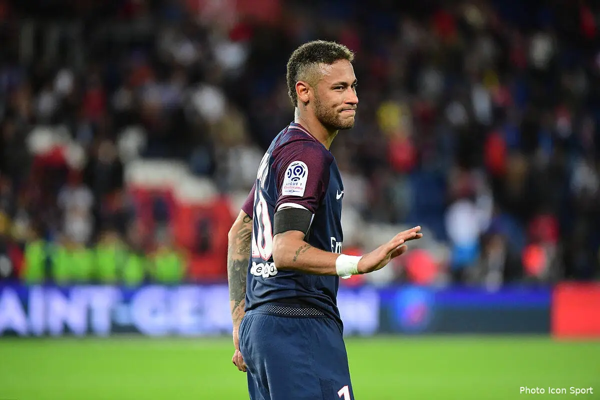 PSG : Cavani, un doublé et un hommage à Neymar