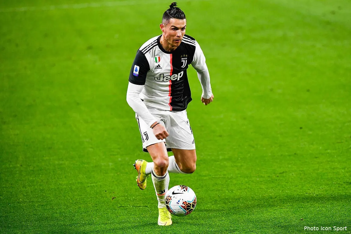 psg cristiano ronaldo reflechit mu et paris concernes icon lp 11177841281365