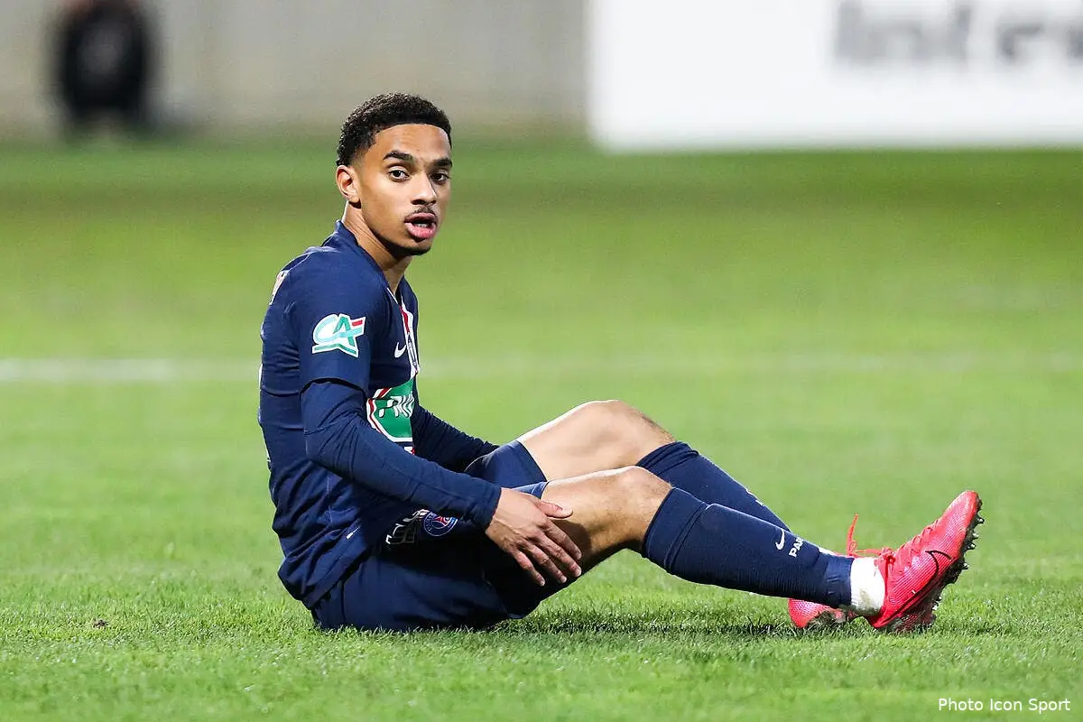 psg dagba se pete sur un terrain de rugby domenech est ecoeure icon 19 20 pau vs psg 100276893