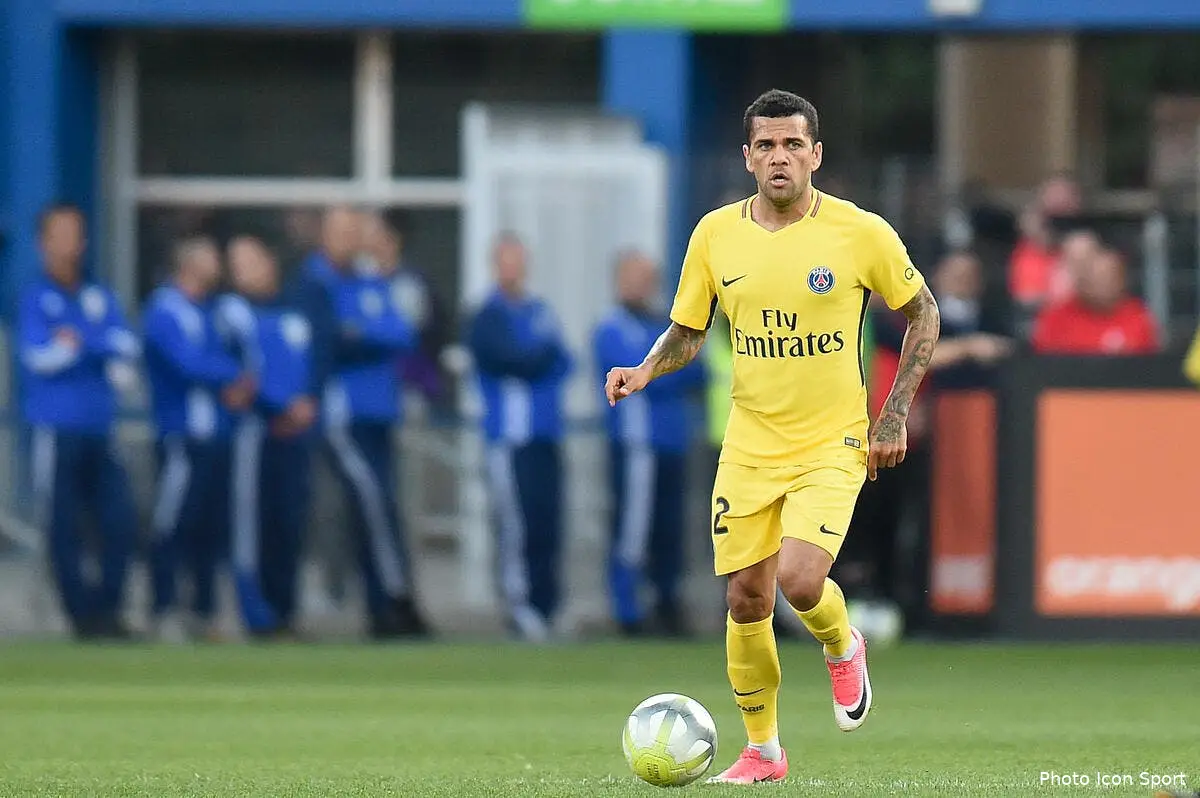 PSG : Dani Alves déclenche l'opération Alexis Sanchez au PSG !