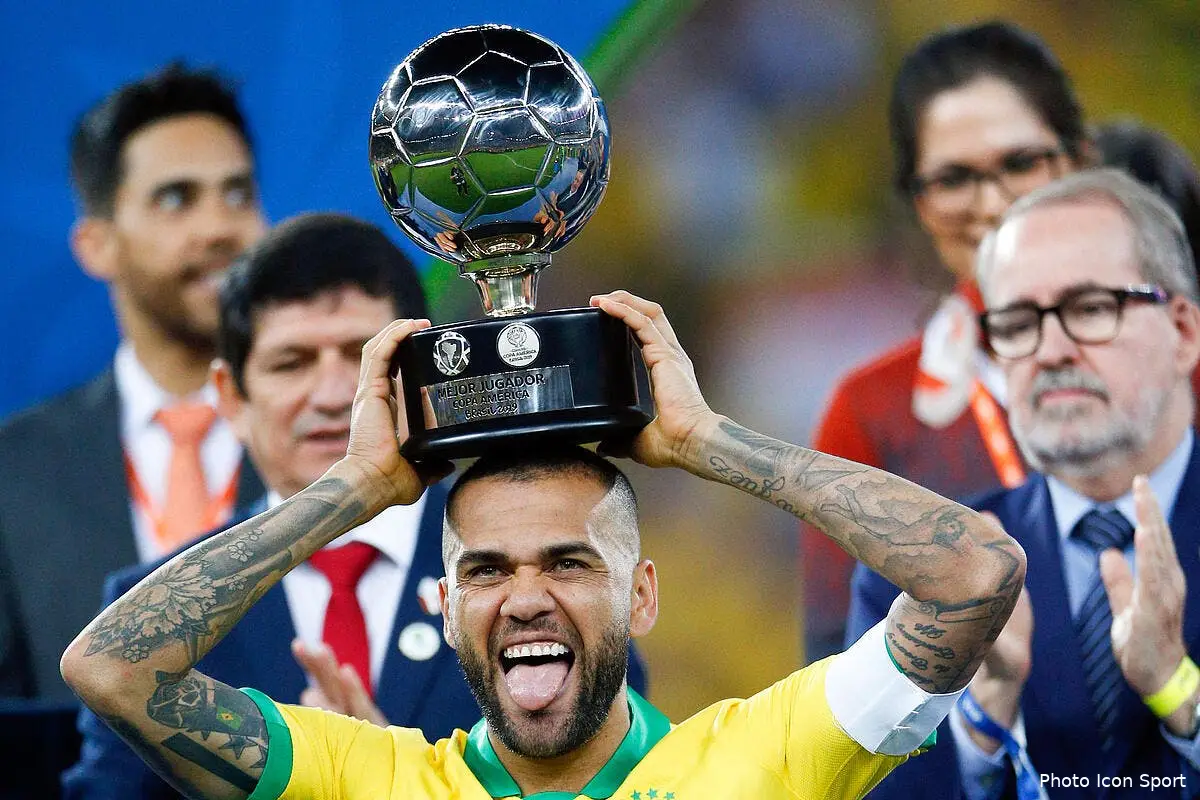 psg dani alves taille en france pierre menes ricane icon est 070619 45 16258189