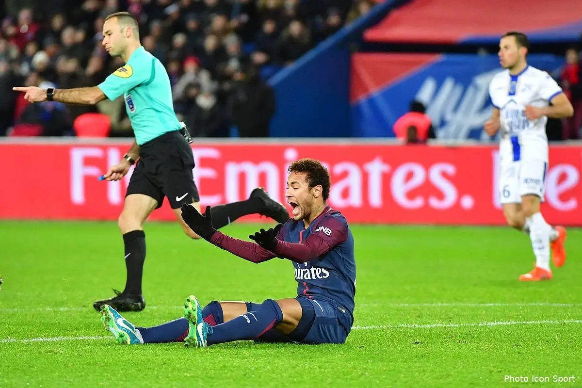 psg emery reclame un arbitrage different pour neymar neymar 39201703
