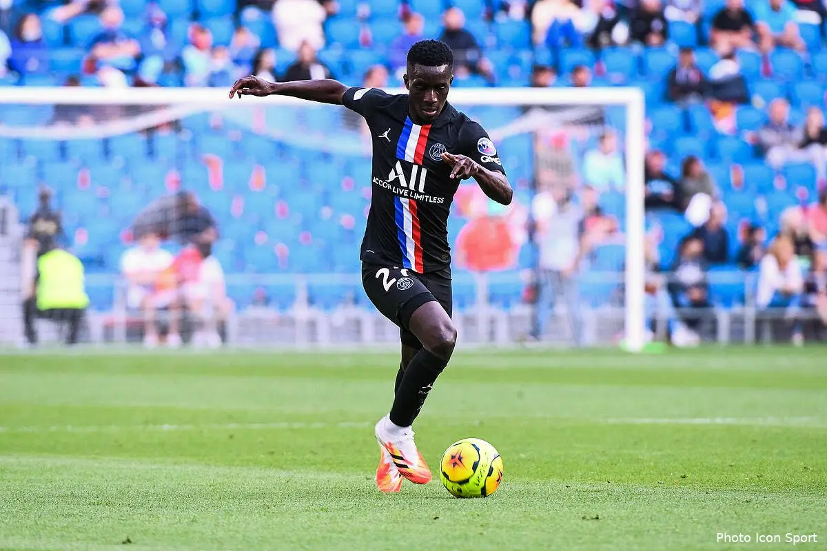 psg gueye a vendre un cador tend l oreille icon bap 120720 93 182289785