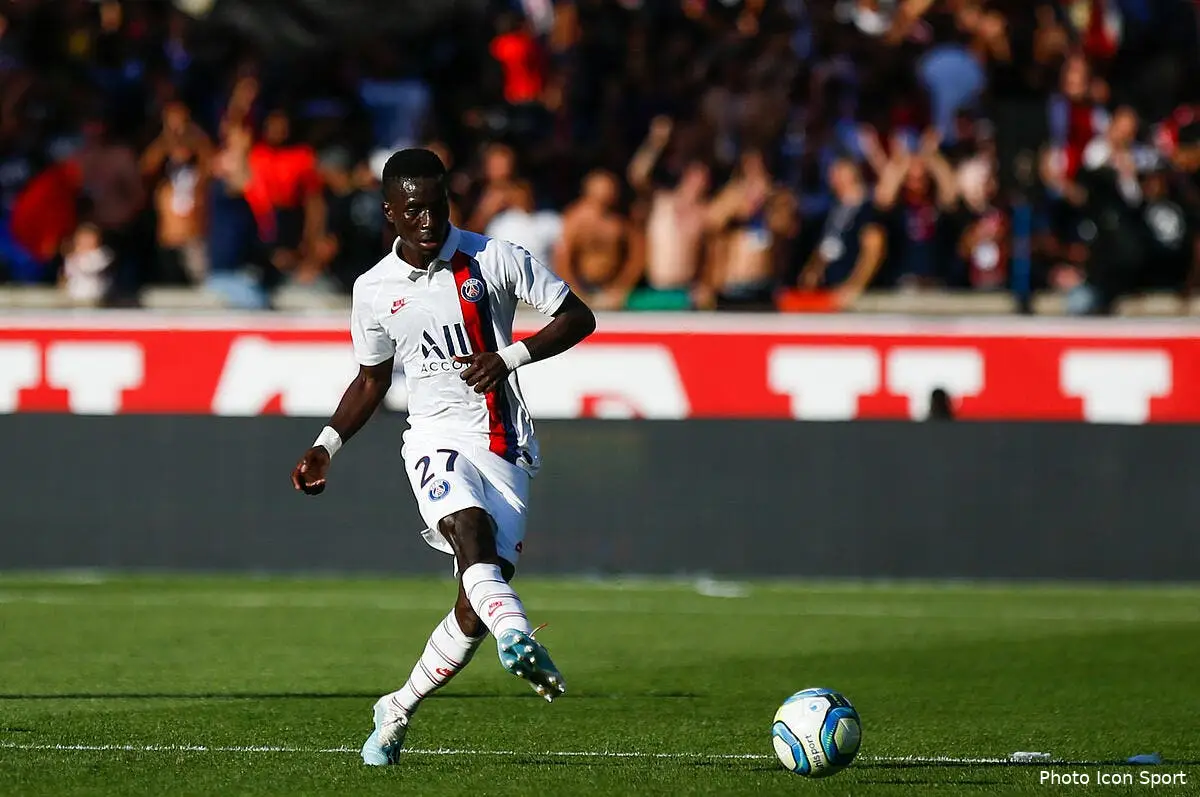 psg gueye est extraordinaire il est sur les fesses icon fid 140919 08 46265119