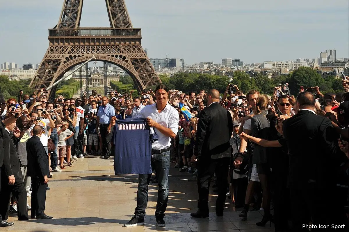 PSG : Ibrahimovic veut bien rester si sa statue remplace la Tour Eiffel