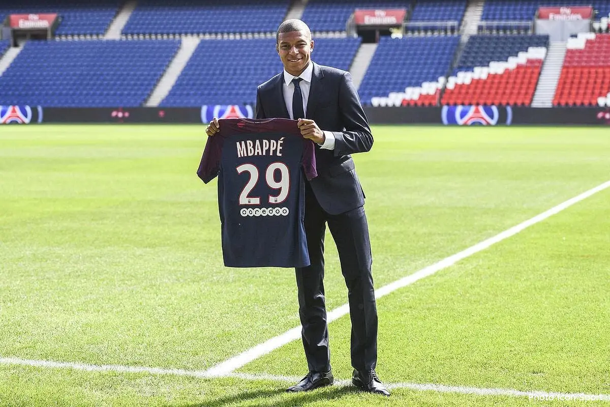 psg kylian mbappe envoie un message tres amical a henrique icon dib 060917 05 06256031