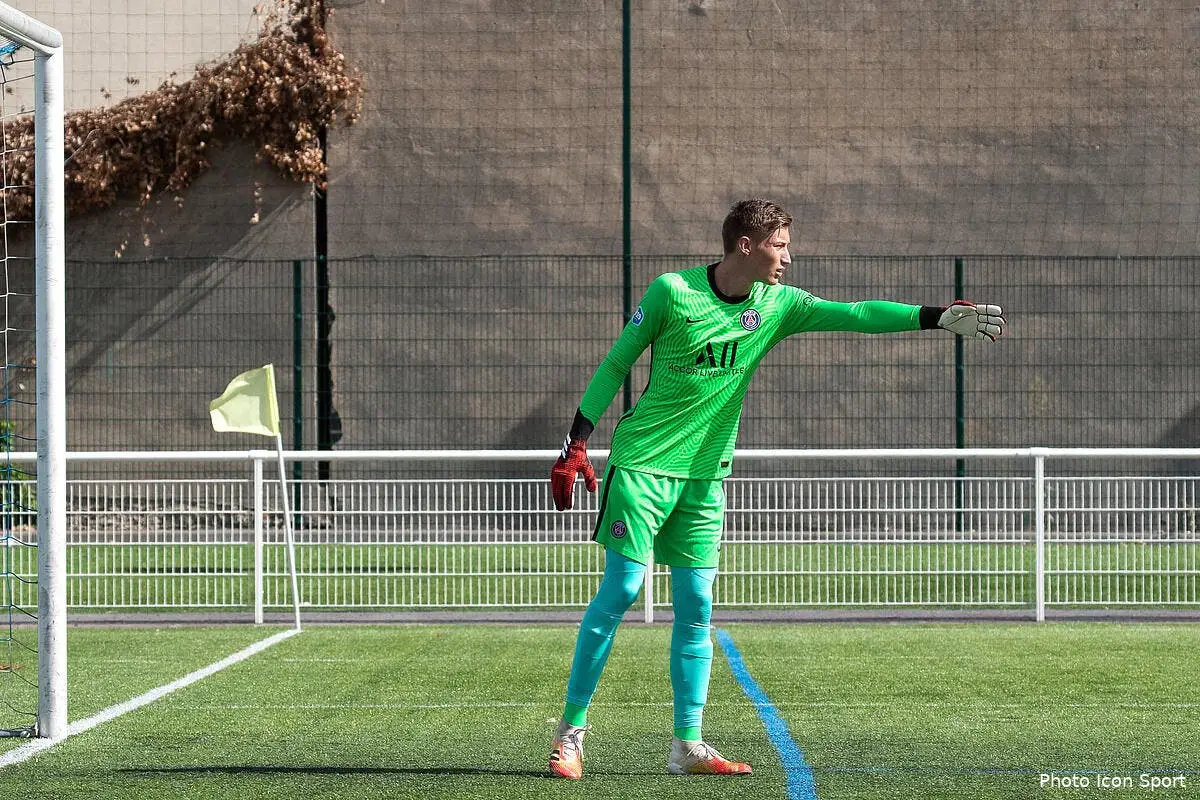 psg l italien denis franchi signe pro a paris icon bri 30082020a0822 300527