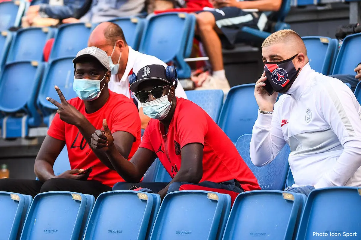 psg les maillots finalement autorises a marseille la polemique l emporte supporters psg 14292195