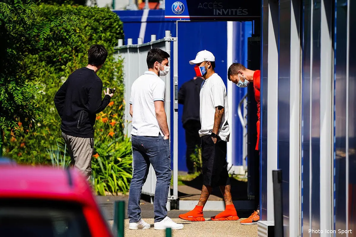 psg les salaires et neymar le vestiaire est heureux icon 200622p002897287769