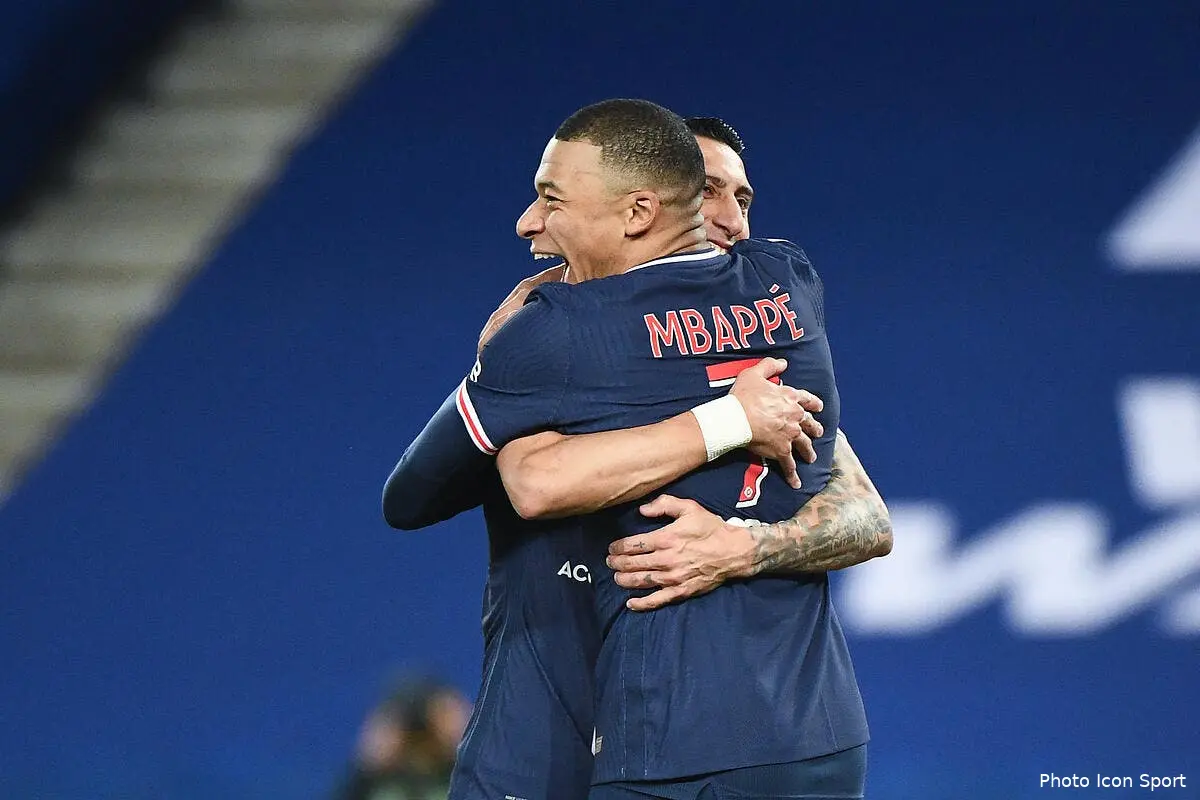 psg mbappe pied carre riolo lui souhaite un joyeux noel icon dib 231220 10 113 302535