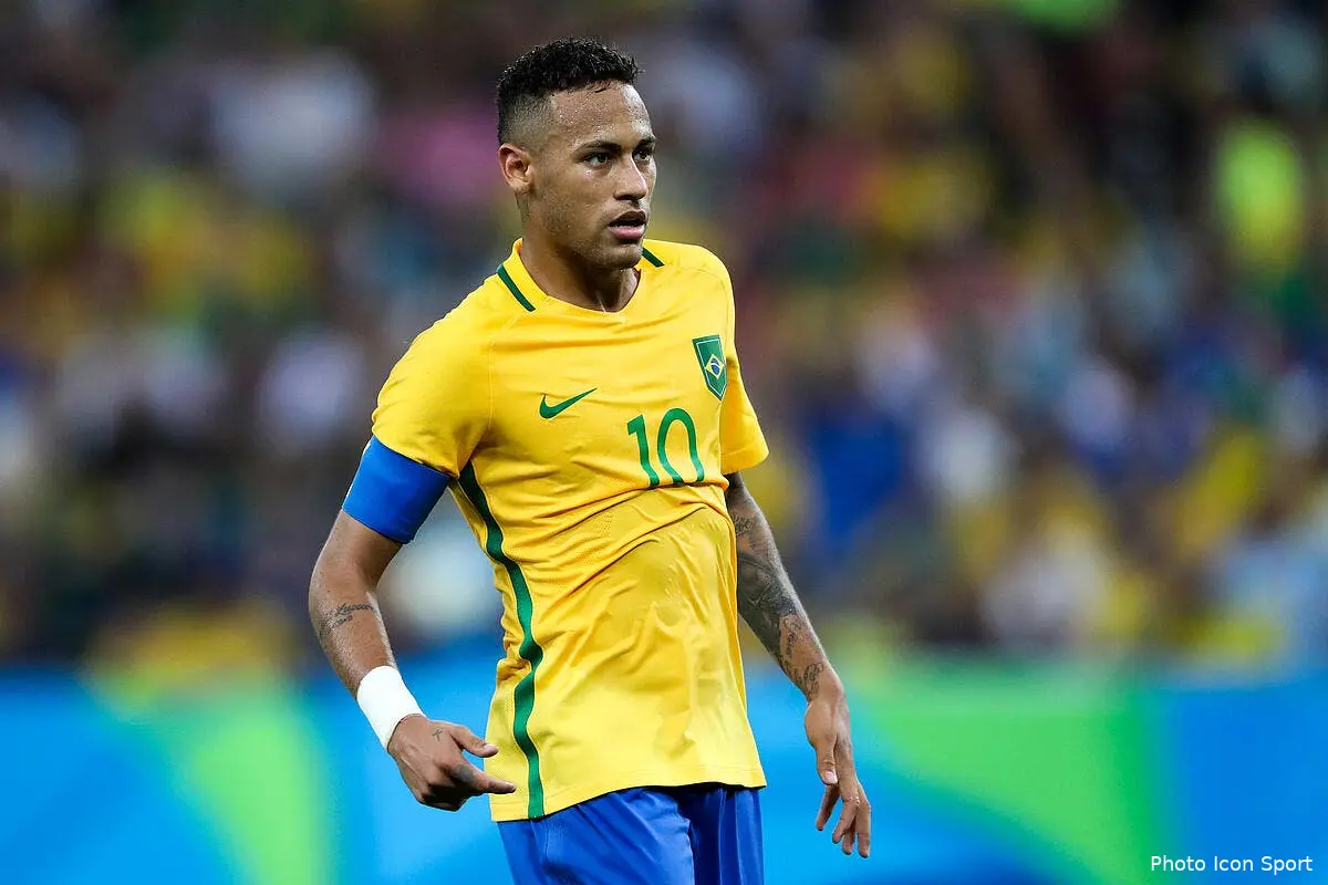psg neymar a zappe le carnaval de rio il s est evite une peur bleue icon bpi 200816 18 20279845