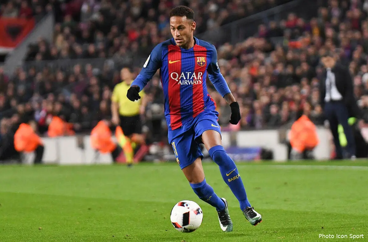 psg neymar doit revenir au barca il se met a genoux icon bpi 110117 10 07262727