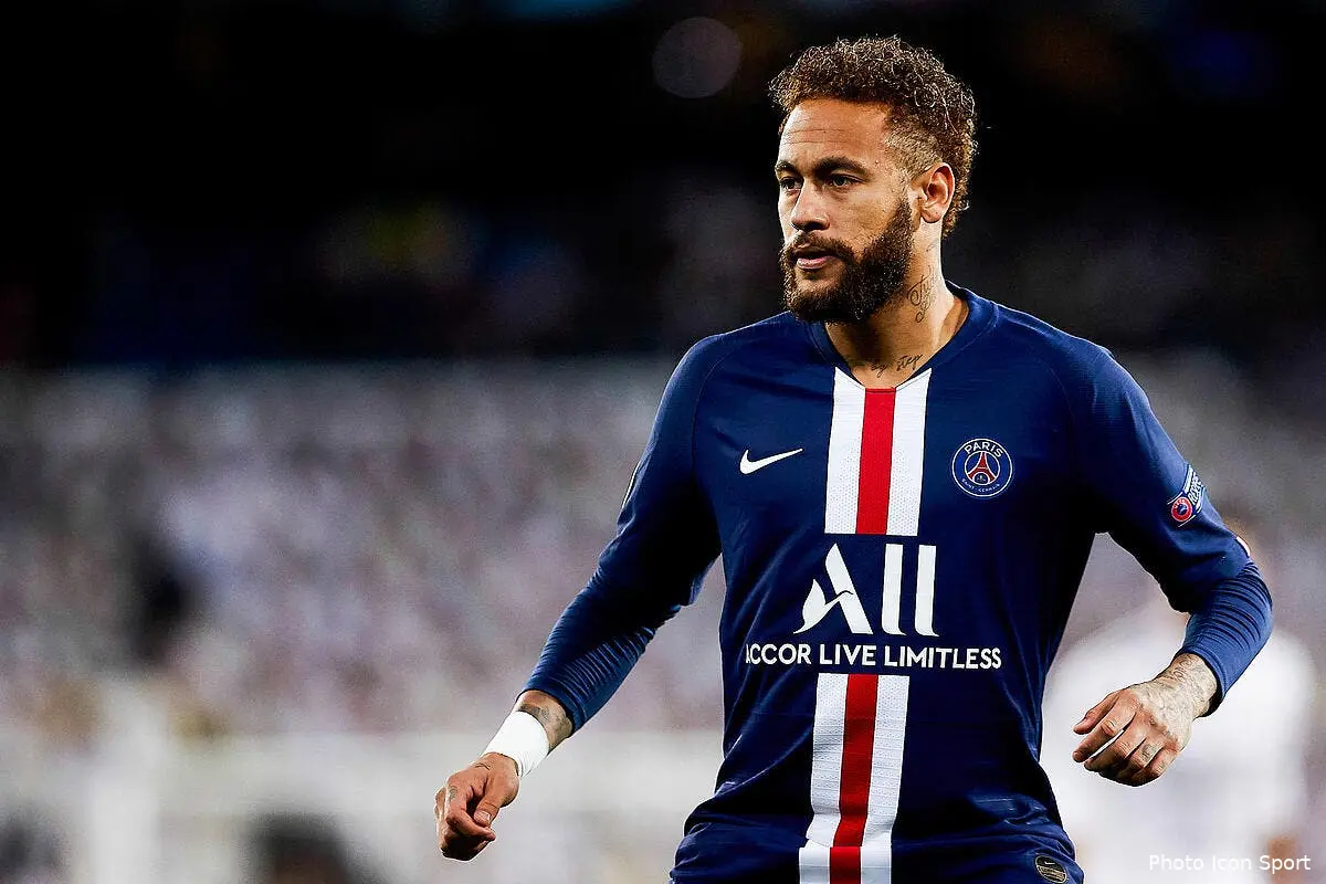 psg neymar drague tres lourdement par barcelone icon am19217 152277803