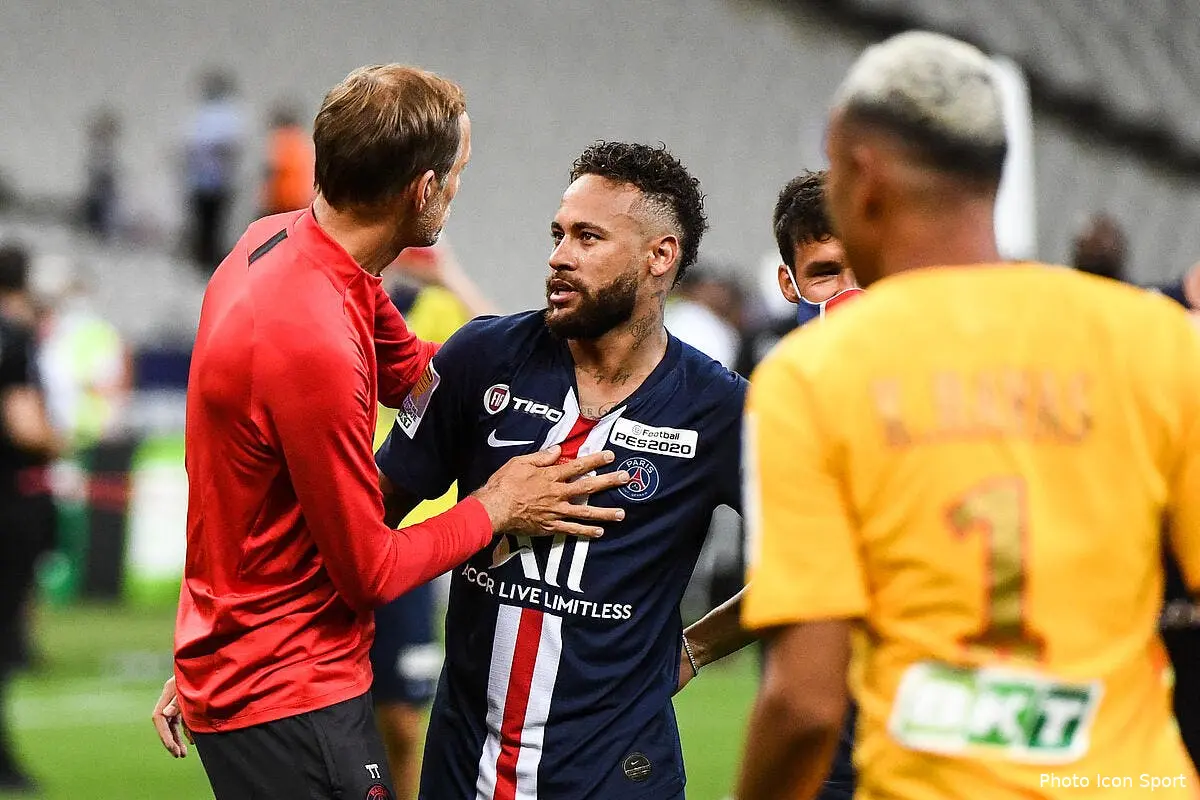 psg neymar fait des selfies groupes pierre menes applaudit tuchel icon dib 310720 12 38291039
