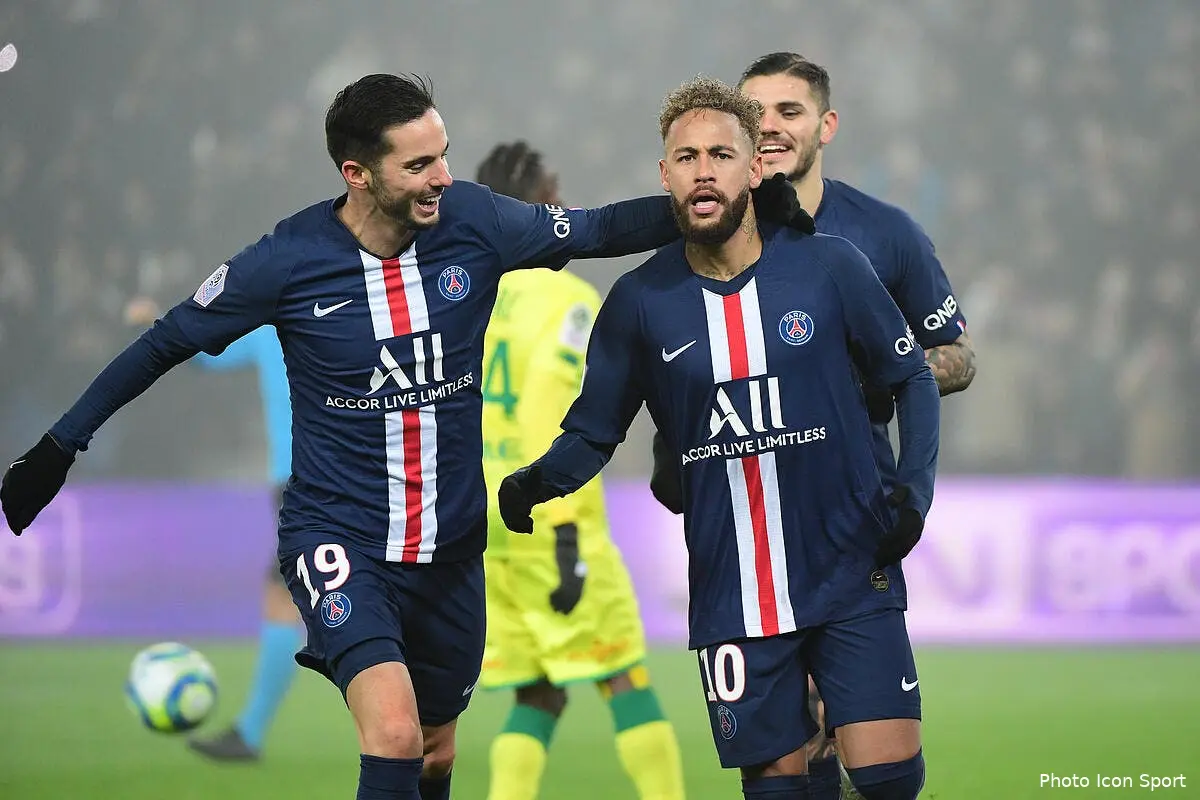 psg neymar pas assez pro il recoit un carton jaune icon winter 04122019110081282283