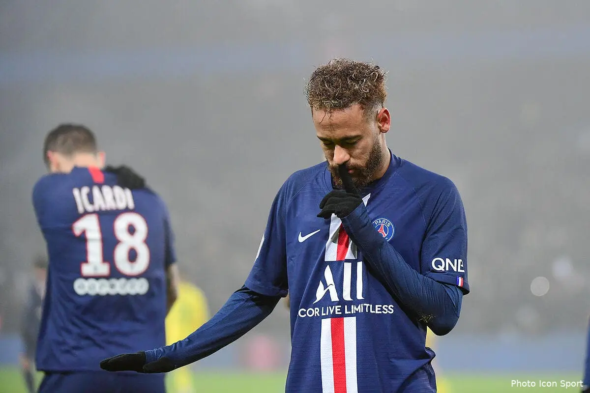 psg neymar provoque les supporters et se ravise icon winter 04122019110082271845