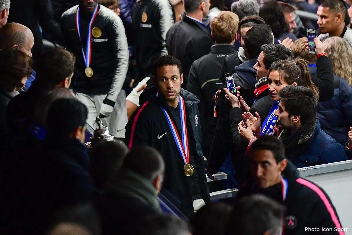 psg neymar risque tres gros pour son coup de poing icon dib 270419 12 05251797