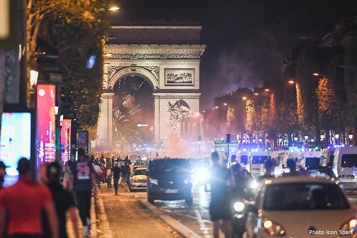 psg om un fan de l om tabasse sur les champs elysees icon dib 180820 11 44294197