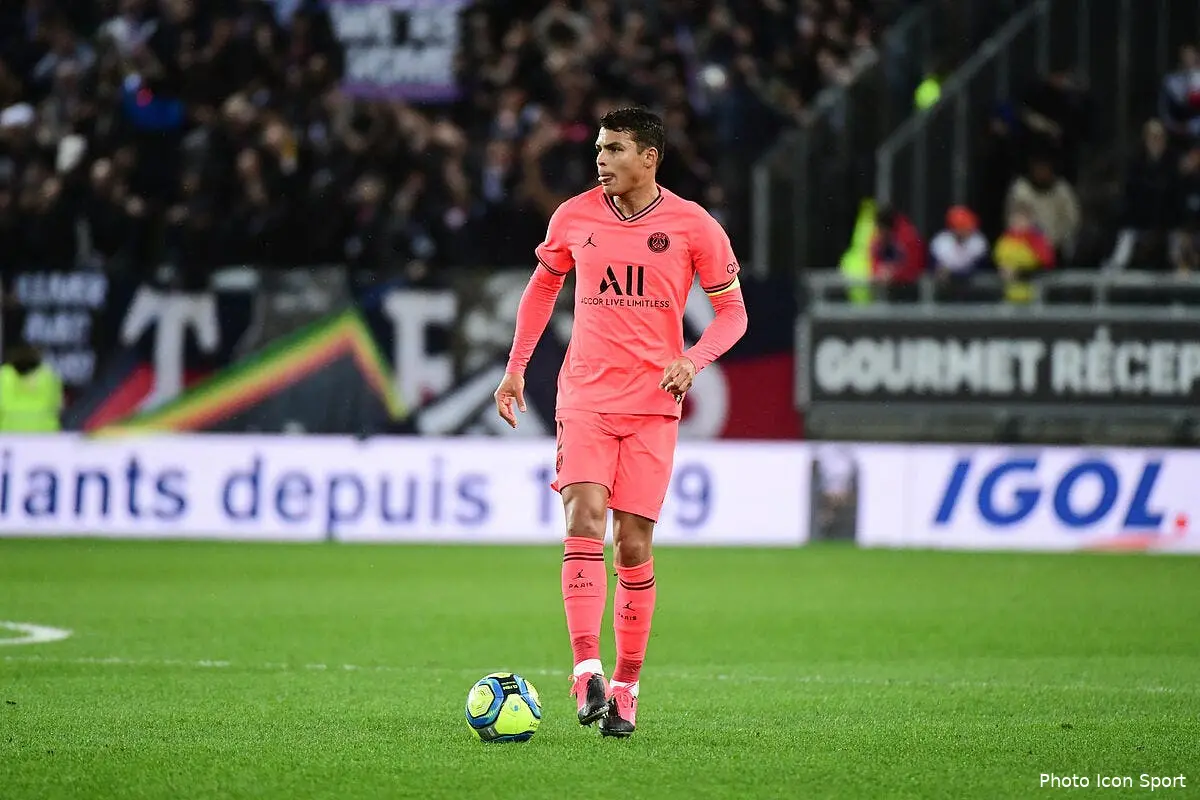psg thiago silva recoit une offre il va tomber dans les pommes icon winter 15022020120034284777