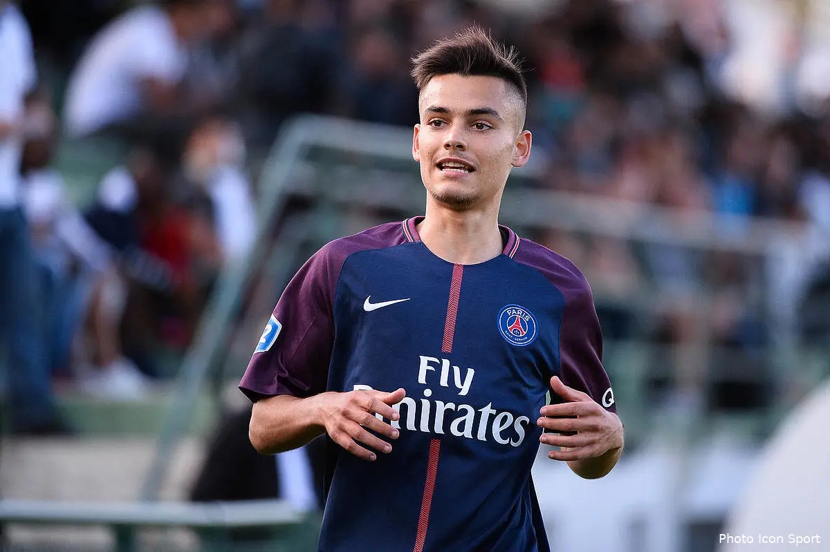 psg zlatan ibrahimovic etait un fou meme avec les jeunes icon bap 020917 93 07282103
