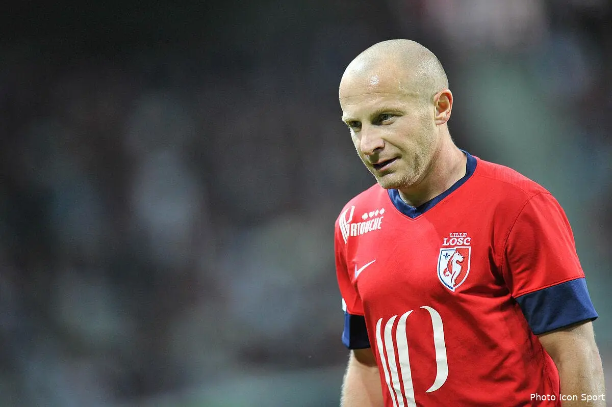 Qualifier un arbitre de « bidon » est-il une insulte ?