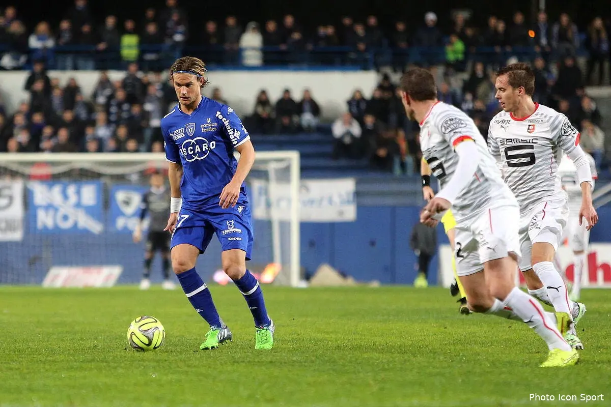 Rennes décroche, Lens s'accroche