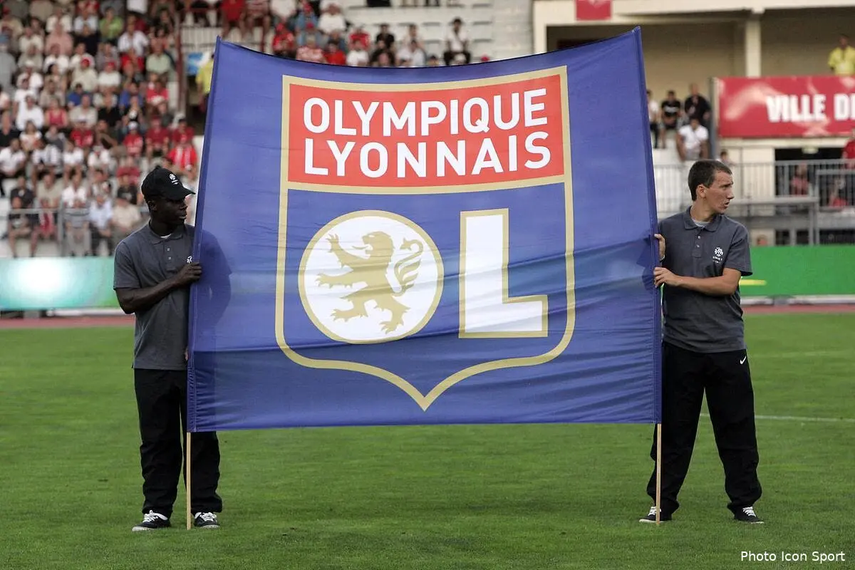 Rojas snobe l’OL et signe à Benfica