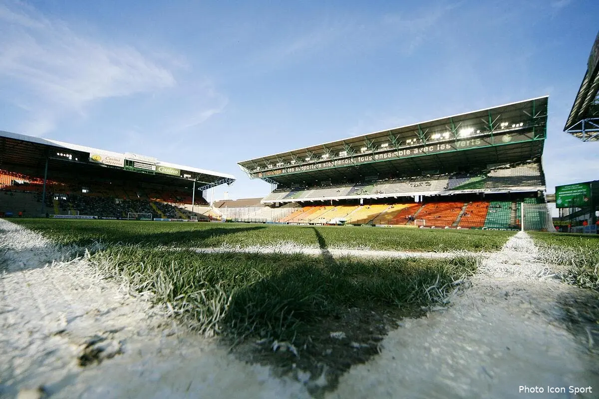 Saint-Etienne - Lorient stoppé en raison du terrain gelé !