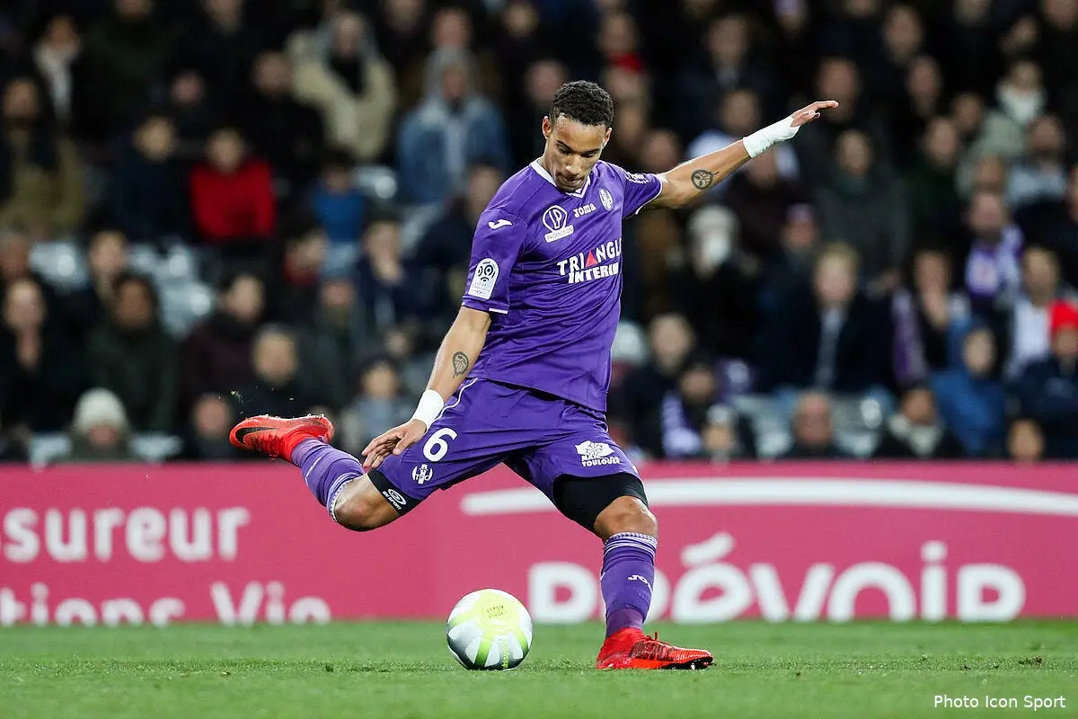 tfc southampton a les poches pleines et regarde a toulouse au mercato iconsport icon blo 201217 45 118204863