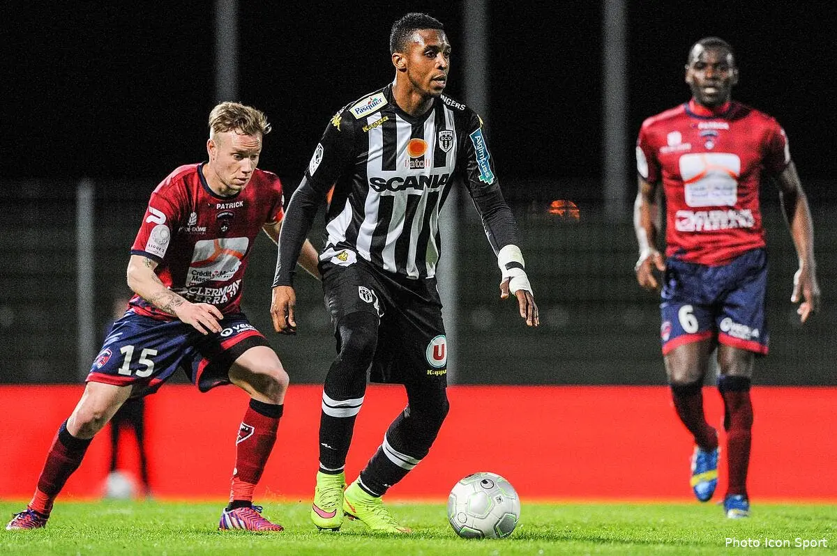 Trophées UNFP : Kodjia meilleur joueur, Petric meilleur gardien de L2