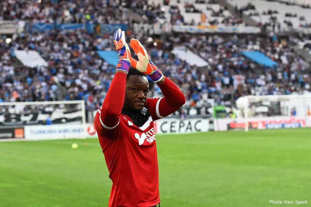 Trophées UNFP : Mandanda meilleur gardien de L1