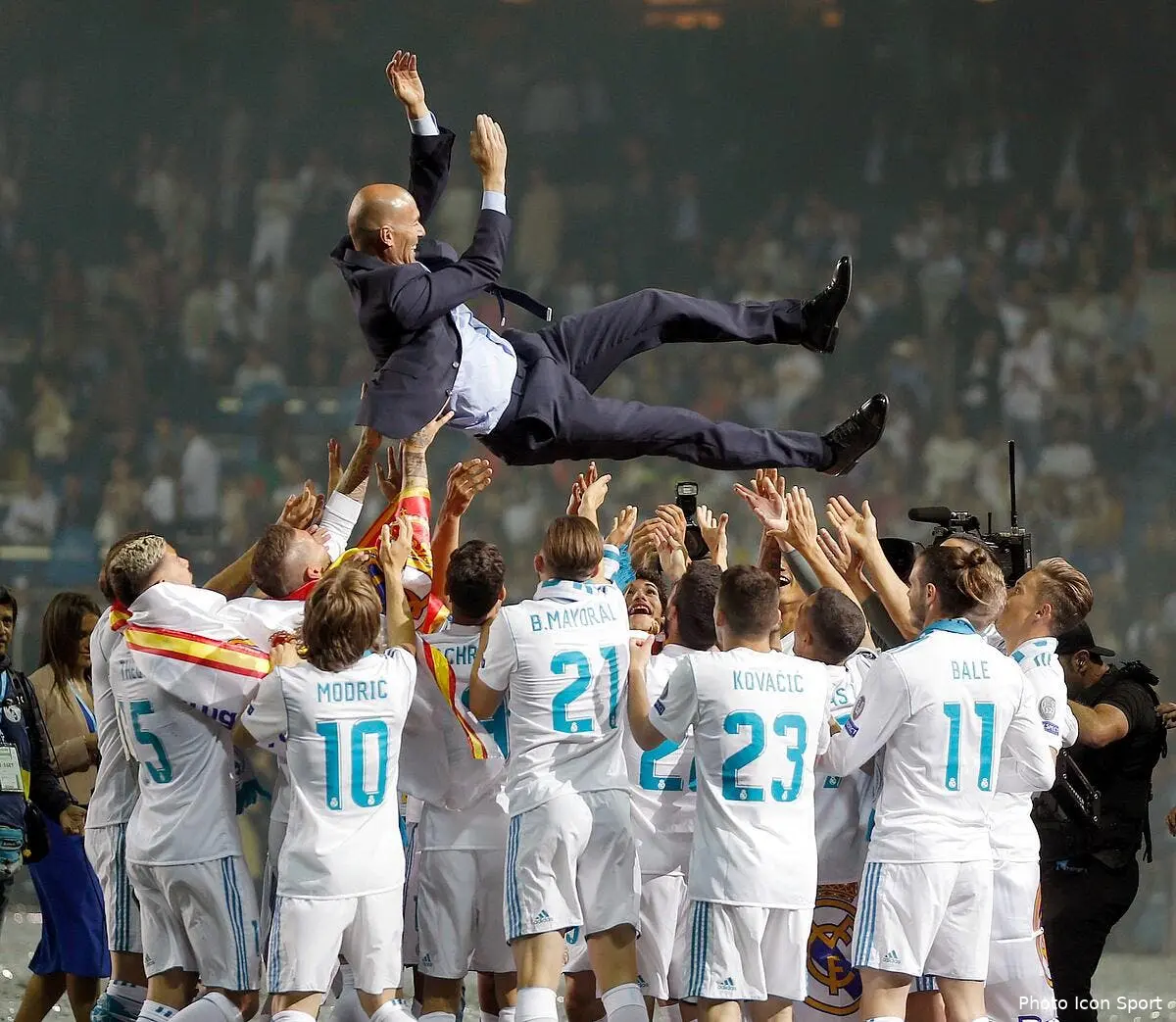 uefa le real sur le toit de l europe l ol devant paris aa 302697