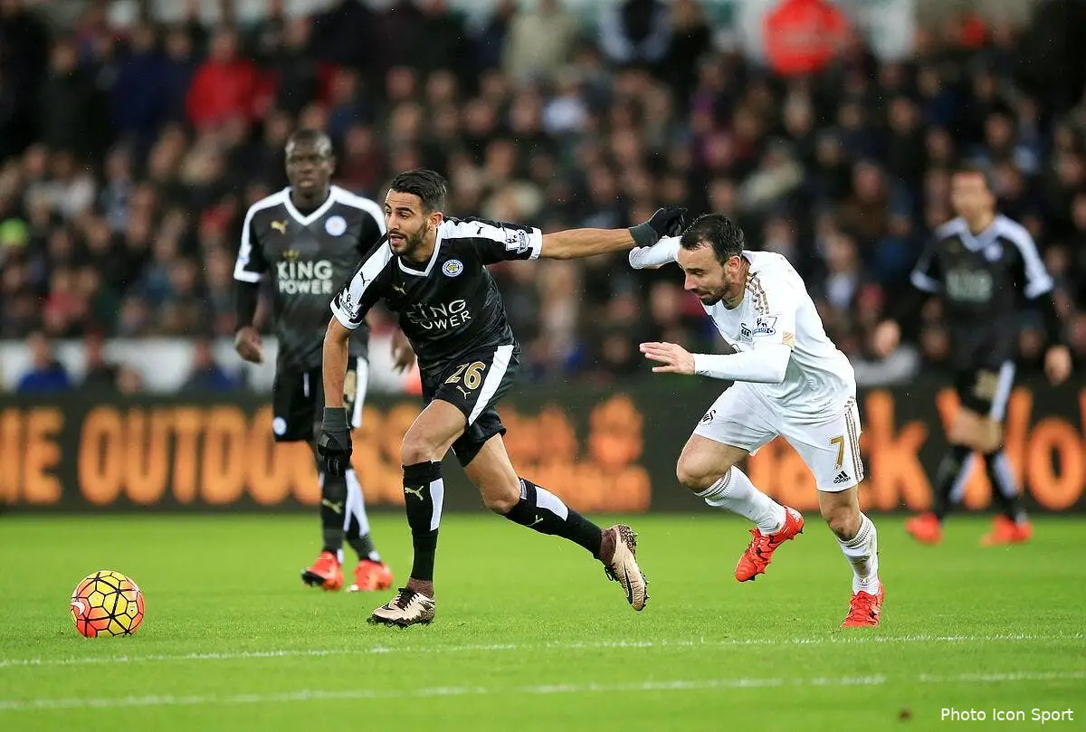Un triplé de Mahrez et Leicester seul leader de Premier League !