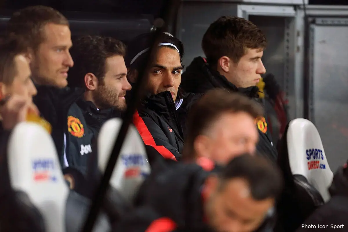 Van Gaal se défend d’avoir humilié Falcao
