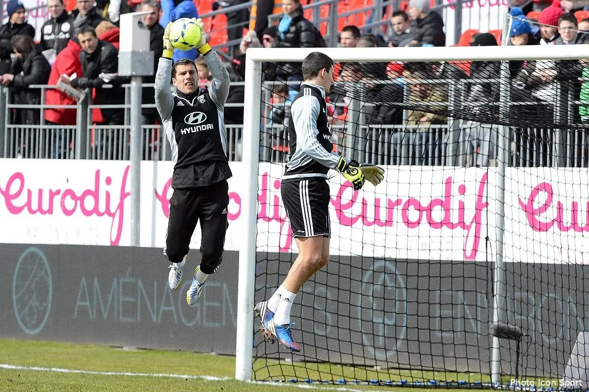 Vercoutre et Gorgelin, les sacrifiés de l'OL au mercato