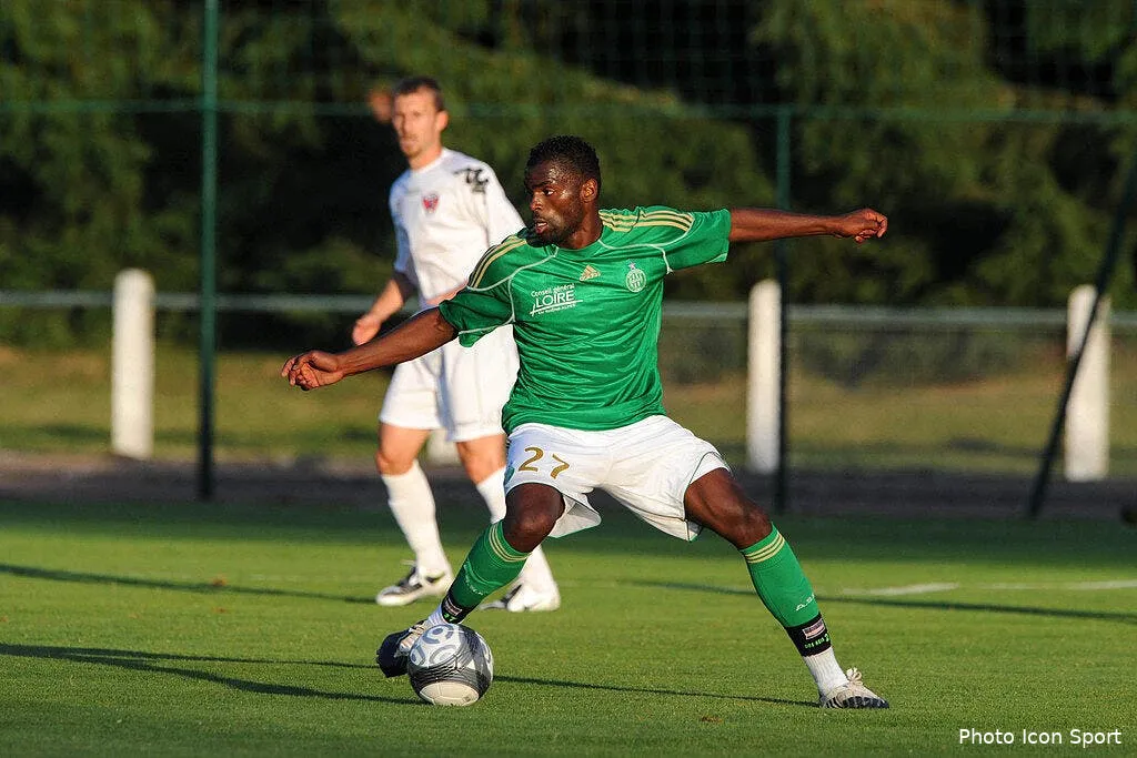 a saint etienne les attaquants jouent en defense 40357 5881