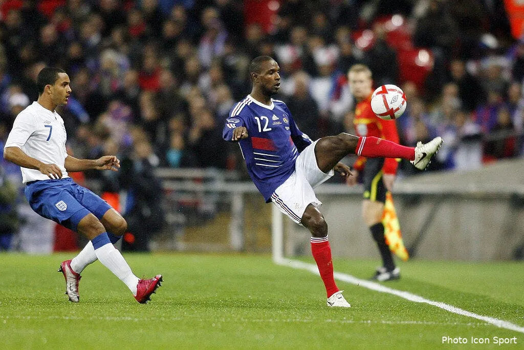 abidal discret mais efficace avec les bleus 62878 12063