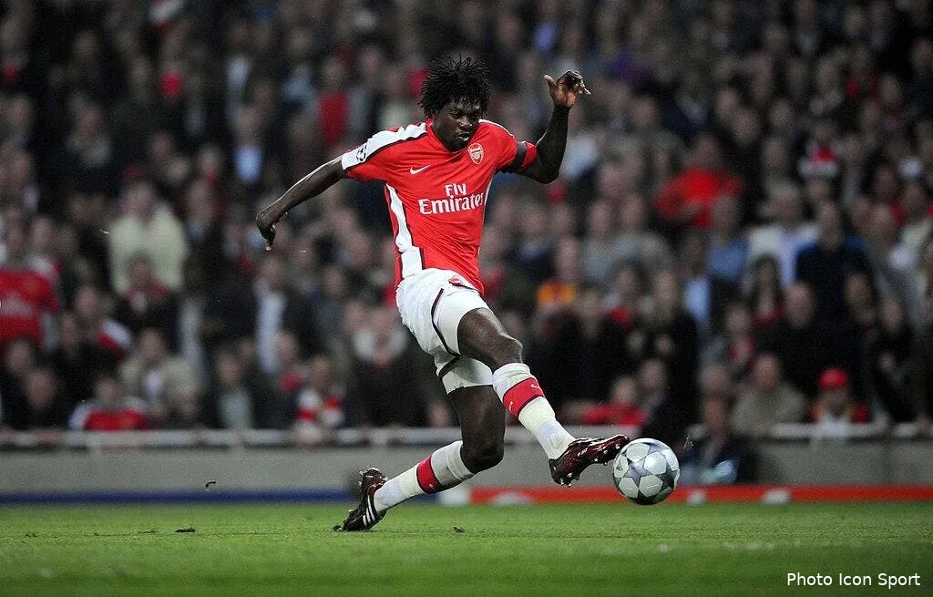 adebayor a signe a manchester city 31924 4640