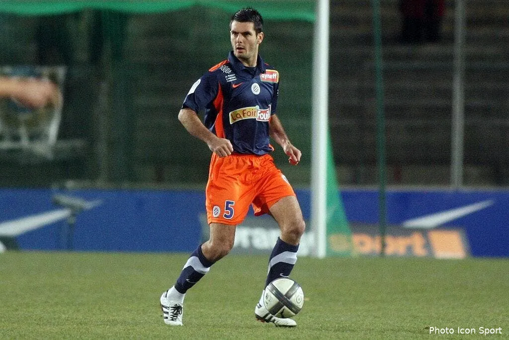 aston villa lorgne sur spahic 65771 14302