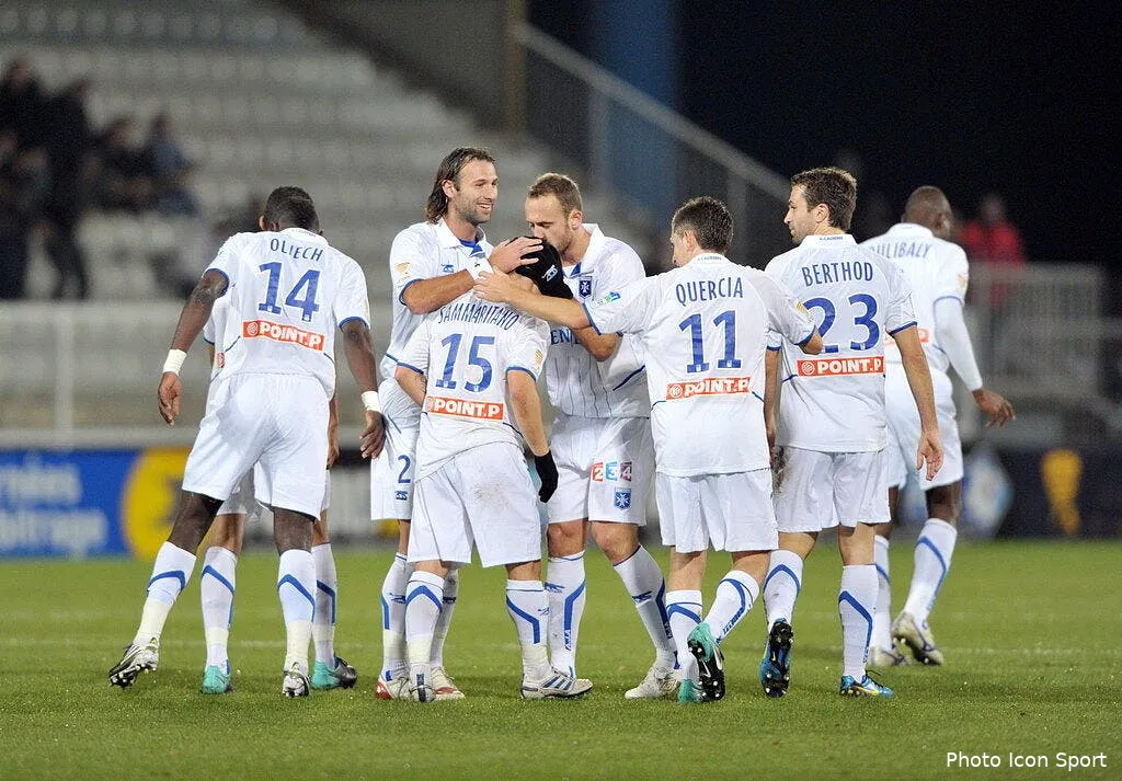 auxerre reconquiert l abbe deschamps 61819 11395