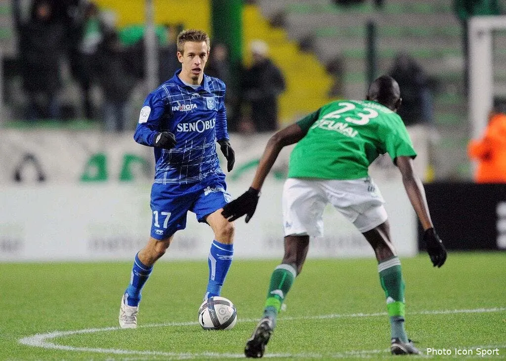 auxerre se fait encore tout petit devant le milan 62955 12108