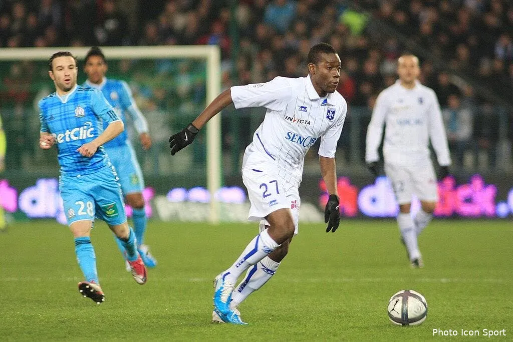 auxerre se met marseille en tete 65529 14096
