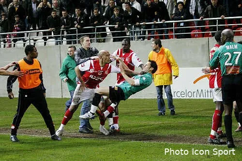bagarre reims nimes les crocos n en reviennent pas 25093