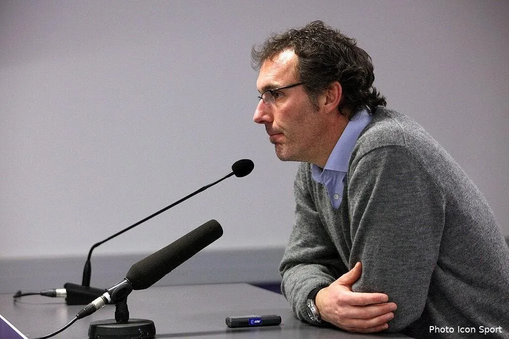 blanc reflechit a son avenir avec les bleus 44153 6567